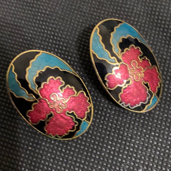 Vintage Cloisonné red lilies oval pierced earrings - Picture 2 of 5